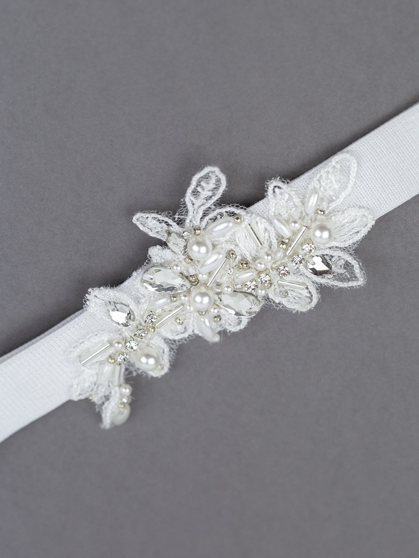 VICTORIA'S WEDDING GARTER SET